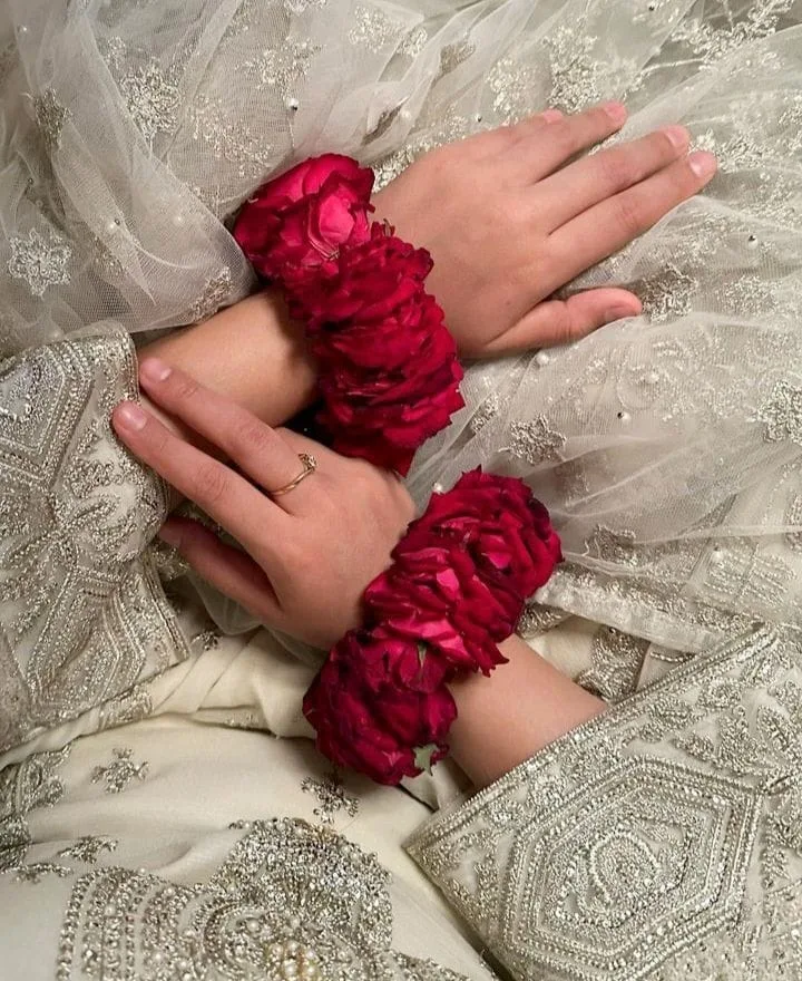 Fresh Red Rose Gajray